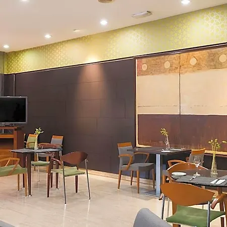 Ciudad De ホテル 4*