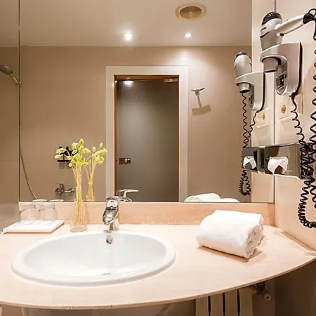 Ciudad De ホテル 4*